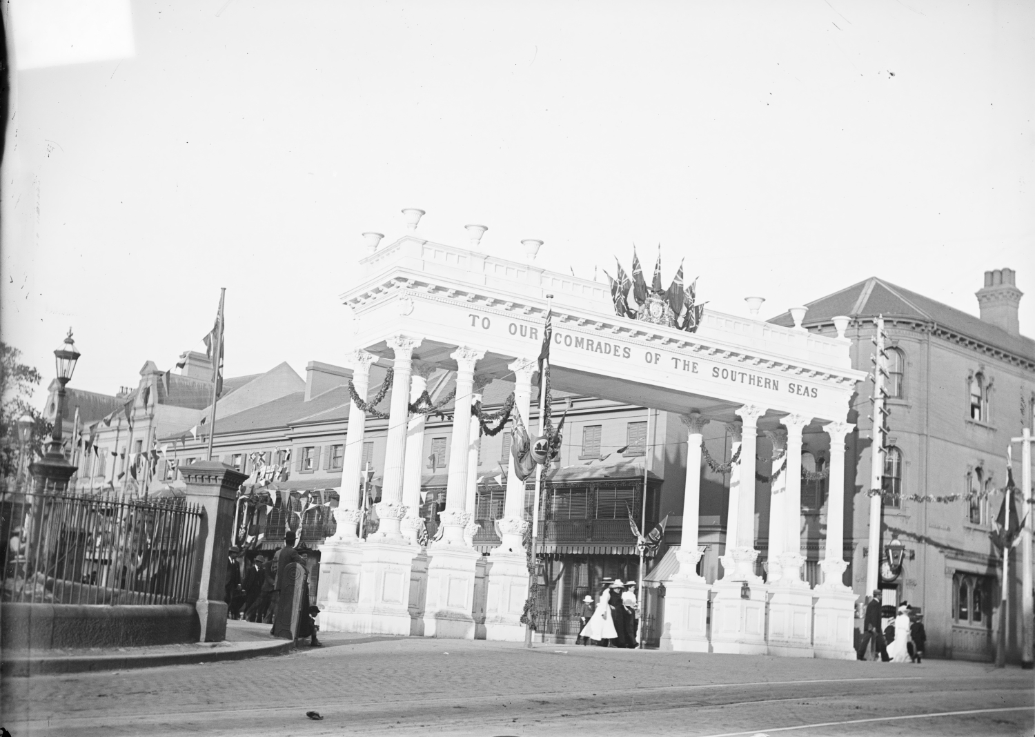 Photograph on corner of Liverpool and College streets